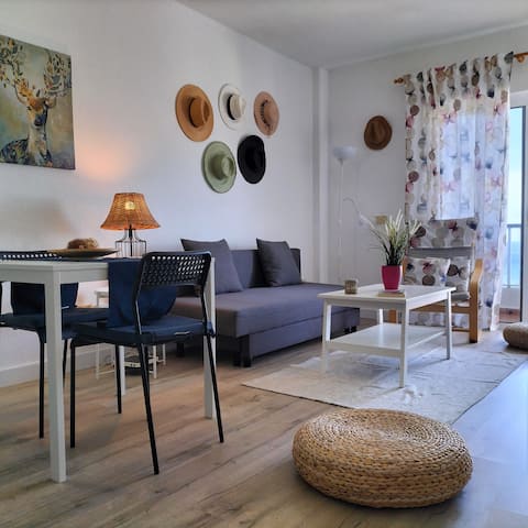Propiedad de Airbnb exitosa: Frontline views of Bajamar relax. en San Cristóbal De La Laguna