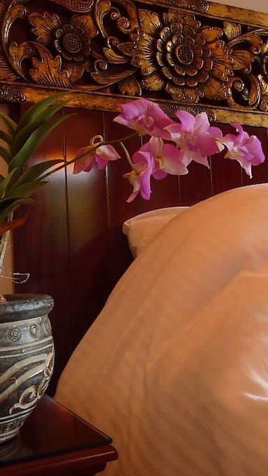 Jetted tub and bubble bath ... Lovely, artful and quality amenities throughout the cottage
