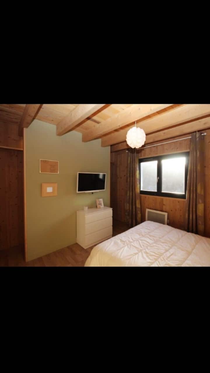 Glavna spavaća soba s pogledom na planine