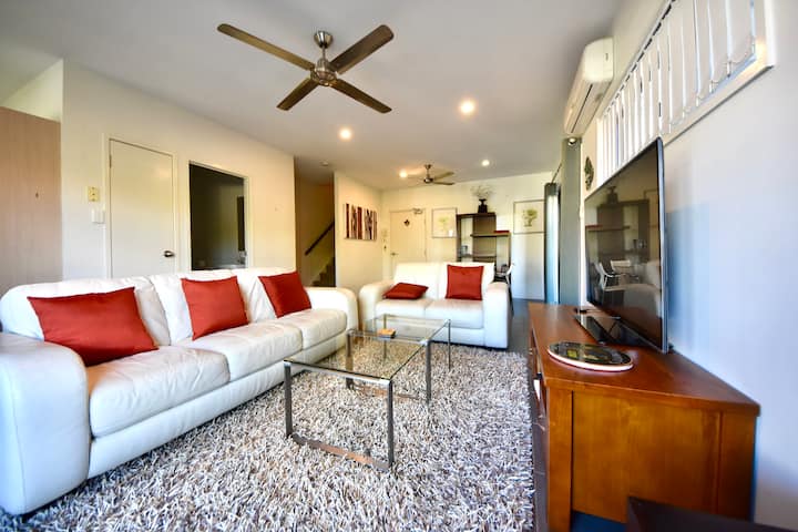 Bright, Modern With Parking Close To Train/shops - Brisbane