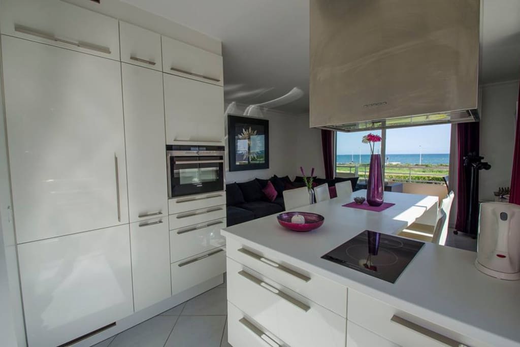Full equipped Kitchen With dishwasher and washing-machine