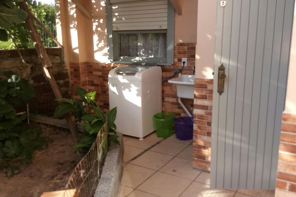 Fundos com area de serviço