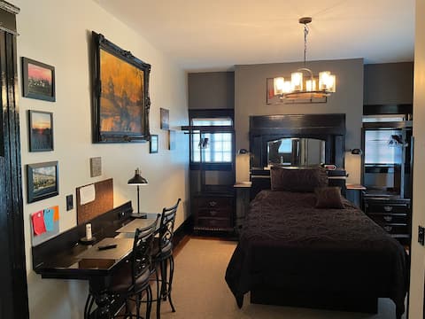 Luxury Studio Suite 2, In Five Points South @ UAB.