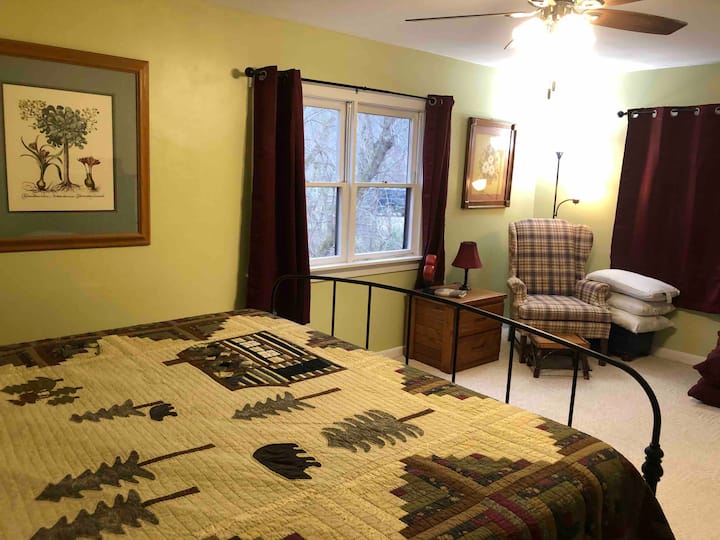 მთავარი საძინებელი, საწოლი 193 × 203 სმ