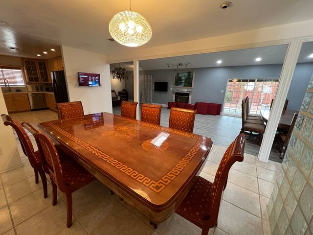 Las Vegas Luxury House/4BD3BA/Sleeps12/Pool/ gallery image 3