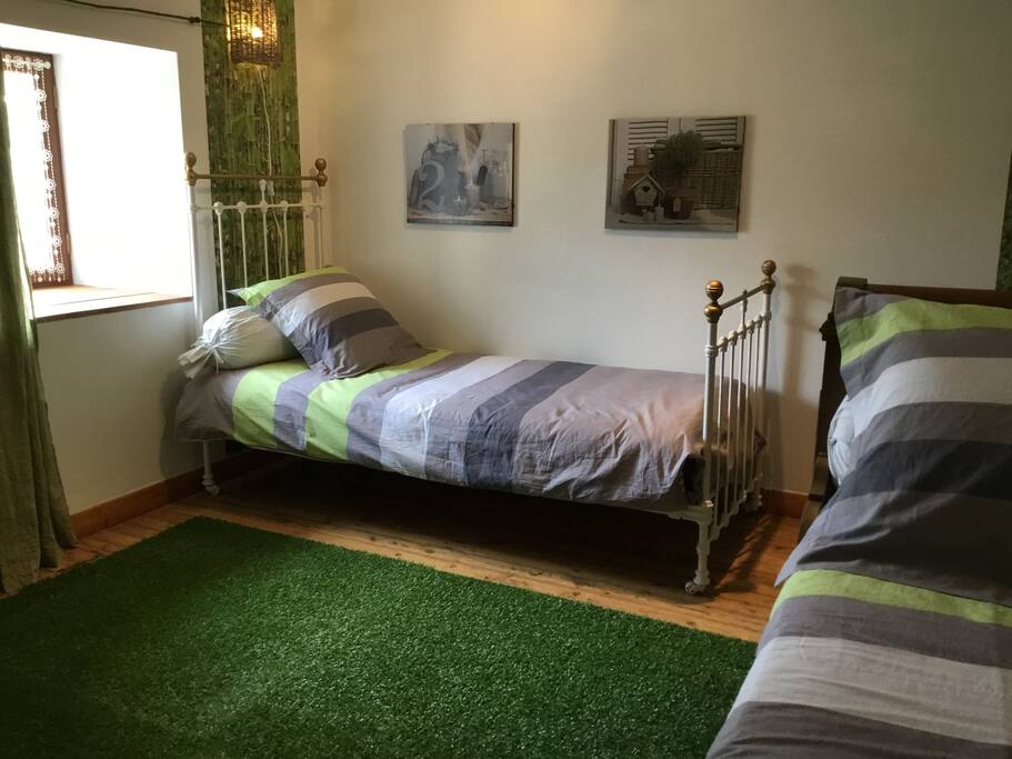 Chambre 2: 1 lit 80x190