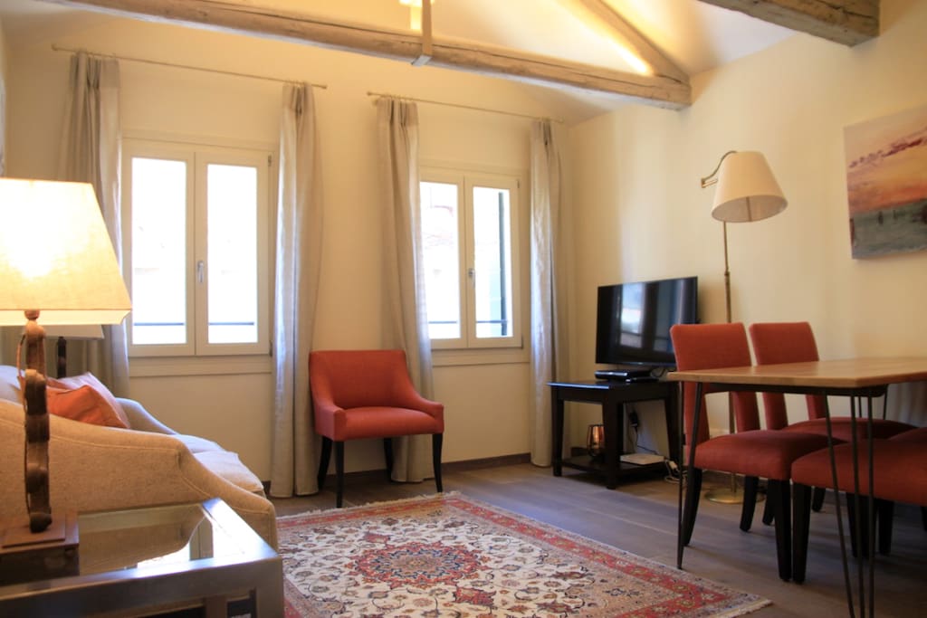 Living room toward the Calle