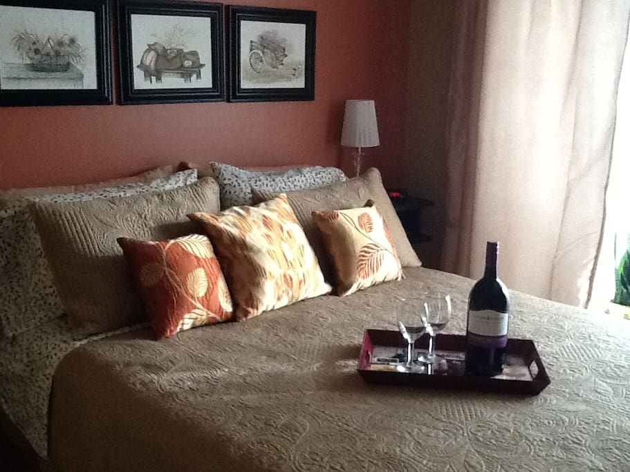 The garden room with queen bed.