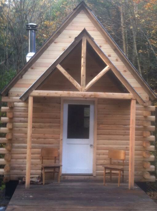 Covered front porch and 10x10 deck
