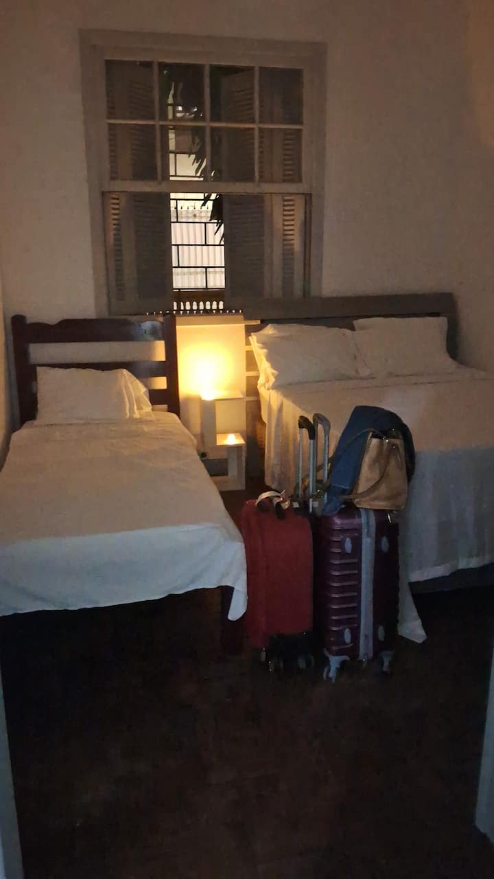 Izba 1

1 manželská posteľ
1 jednolôžková posteľ