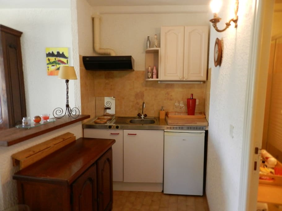 La cuisine équipée et fonctionnelle