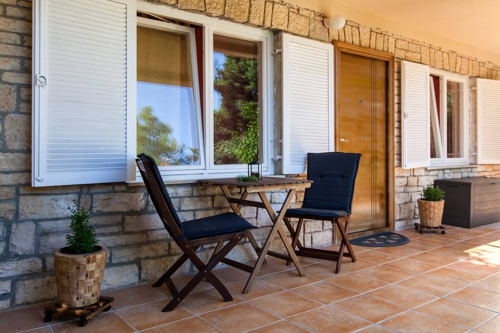 OUTDOOR TERRACE FOR A PLEASANT SUMMER FOOD TASTING