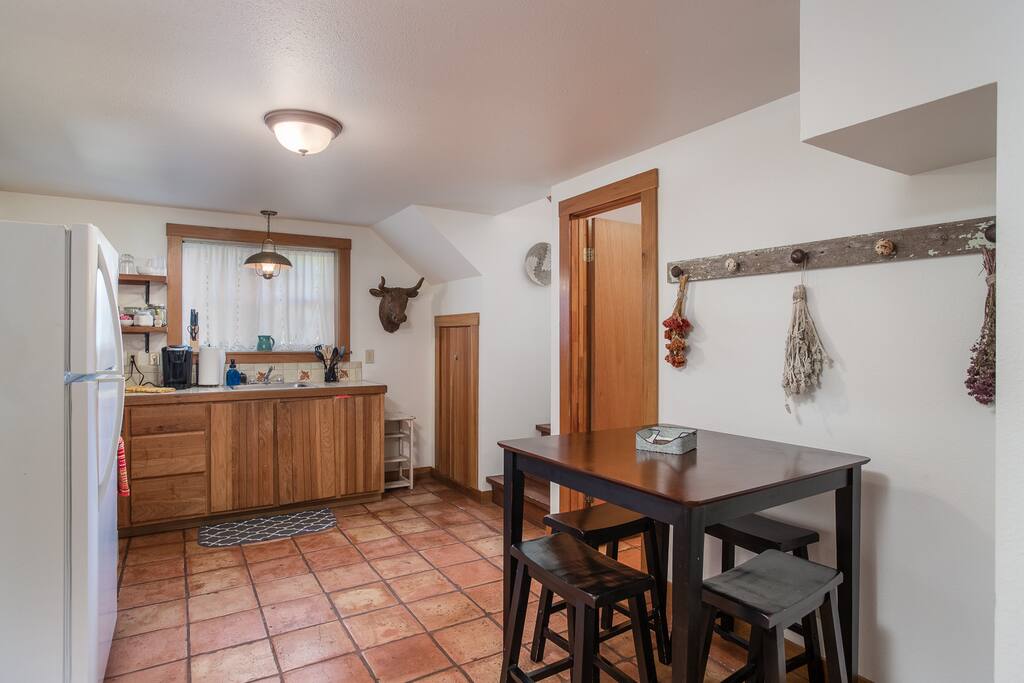A full kitchen and bartop height table allow for eat in meals.