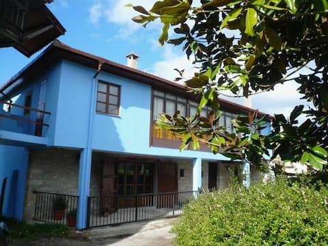 Charming house for 6-9 people, prado+panera