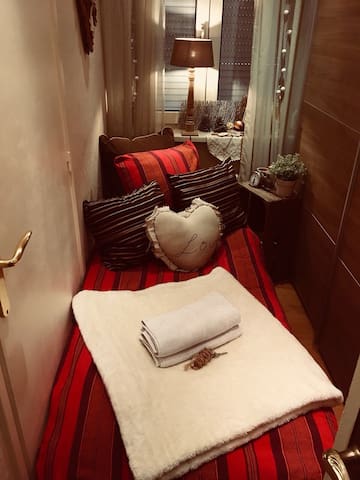 Knusse kamer

Keuken niet gedeeld !!