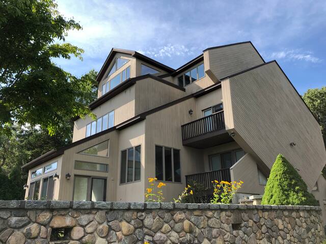 Westerly Villa with Spectacular Views gallery image 2