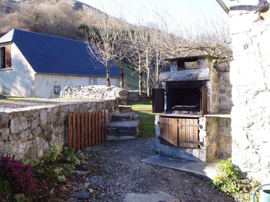 barbecue si l'on mange devant le gîte.