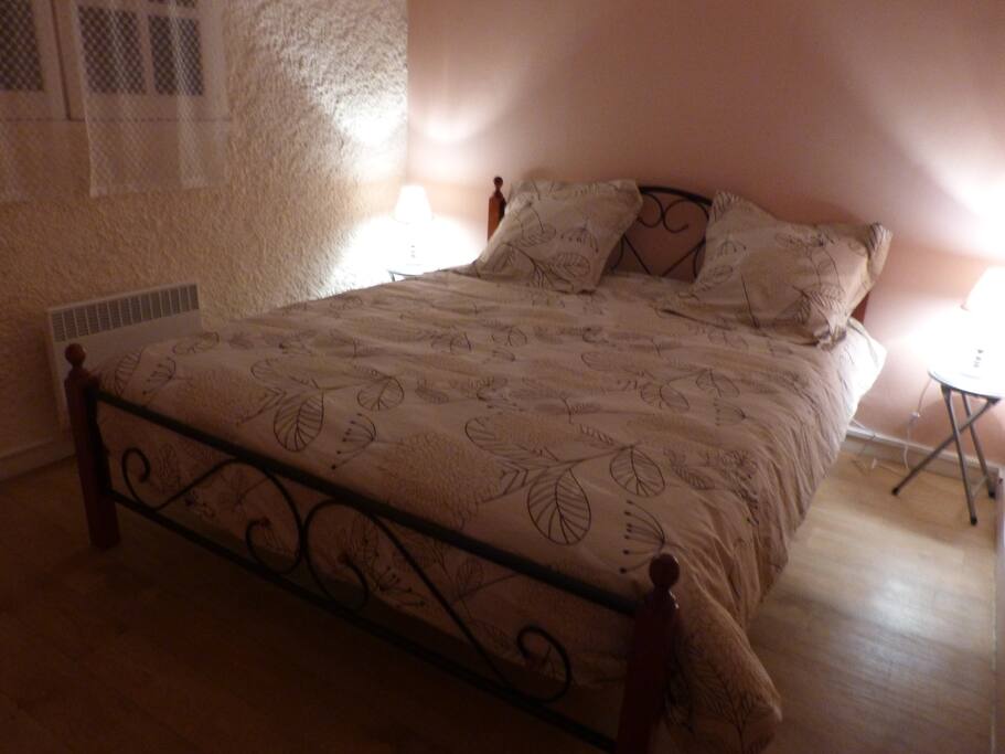 literie neuve avec matelas mémoire de forme 160x200