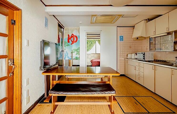 2 Rooms/whole rental/ueno/3 mins fr sta/6pax gallery image 3