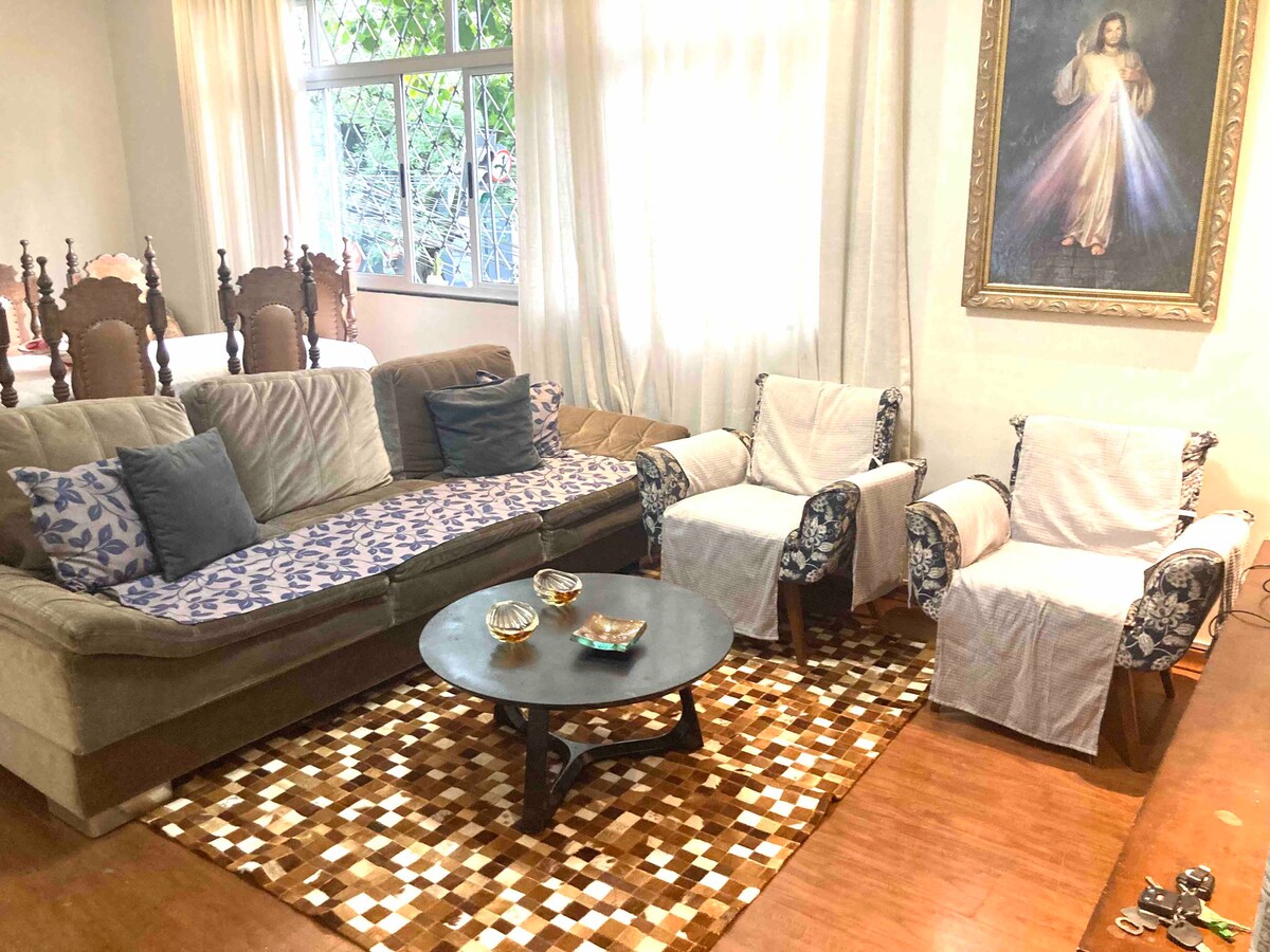 Airbnb em destaque: Savassi Befly, hospital area, life center, patio em São Pedro