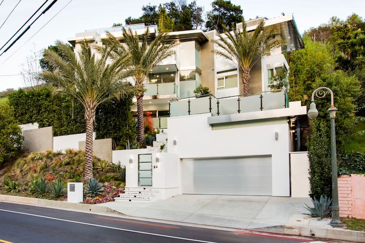 Endless Views in Beverly Hills