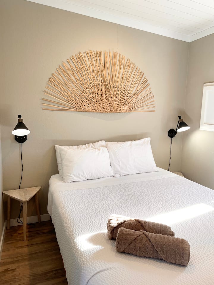 Hot Springs + Mountain Views + Full Kitchen Tiny houses for Rent in