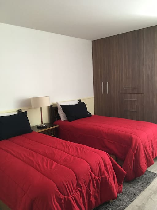 Segunda Recamara con dos camas individuales y baño completo