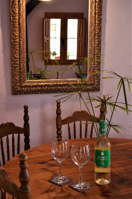 Dining table and 6 chairs