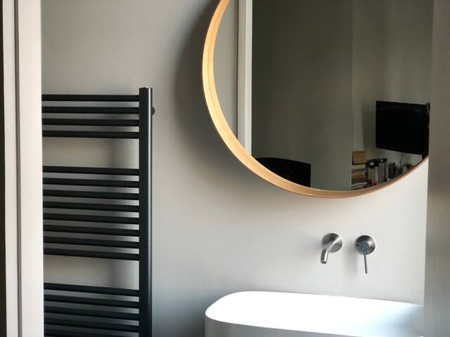 LUX VIC HOUSE garden & cine 230 gallery image 5