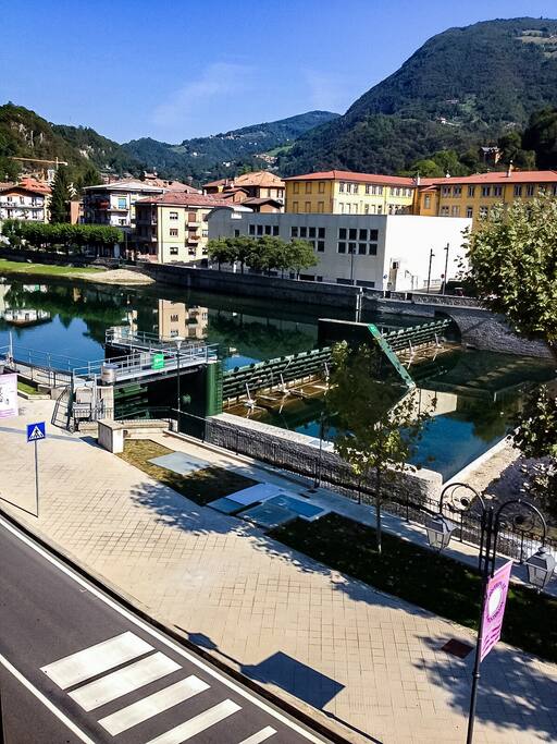 Affaccio da soggiorno sul fiume Brembo.