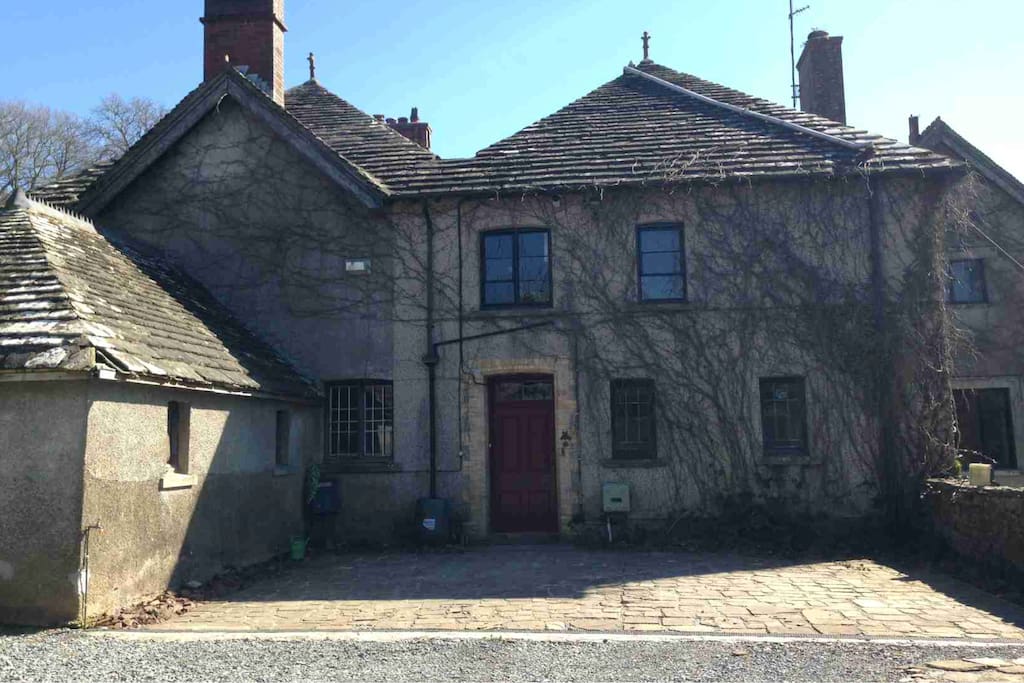 Private entrance and driveway