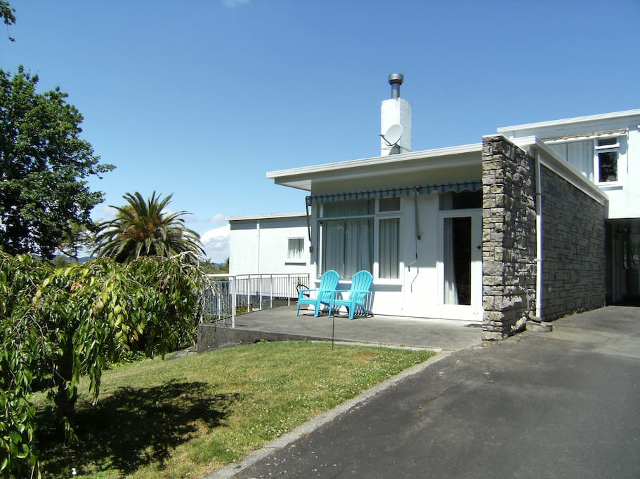 In 1963 Marcel Breuer, Bauhaus inspired Eddie Belchambers and Don Wilson to design this great NZ home.