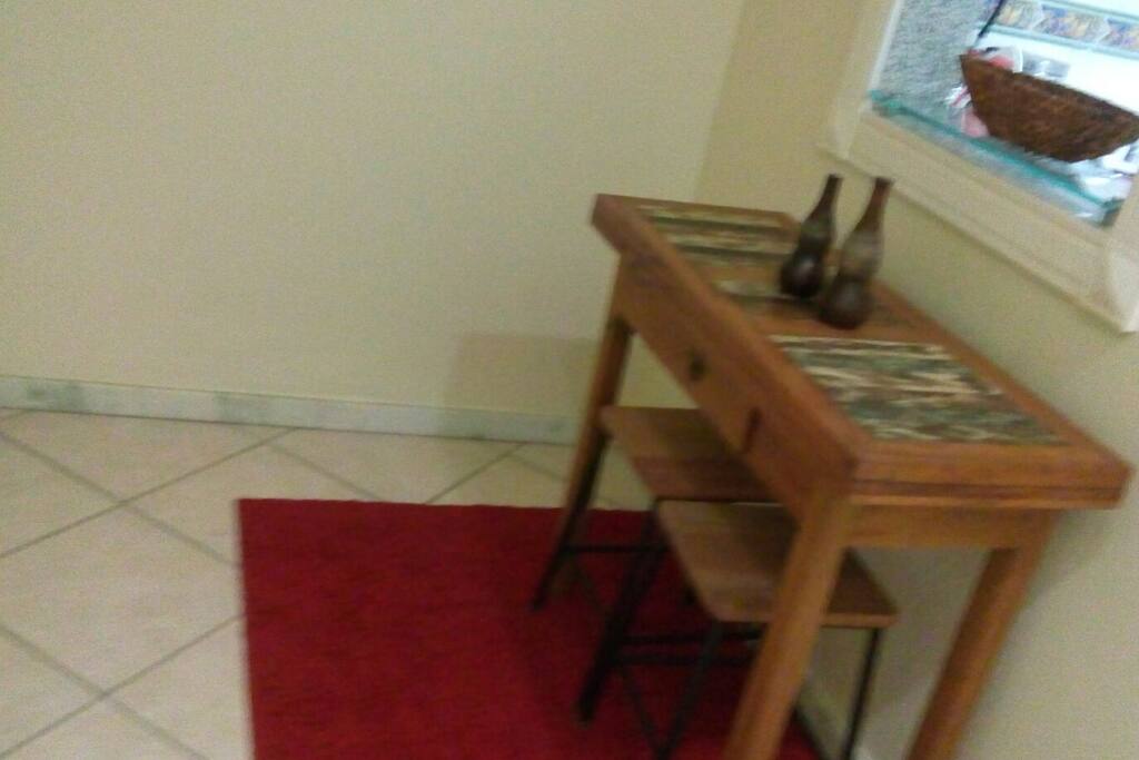 Paleta com mesa dobrável
