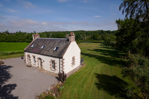 Waterfront Farmhouse with Hot Tub by Loch Ness