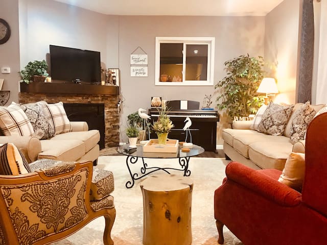Charming Victorian 3-Bed, 2-Bath, 2 Living Rooms