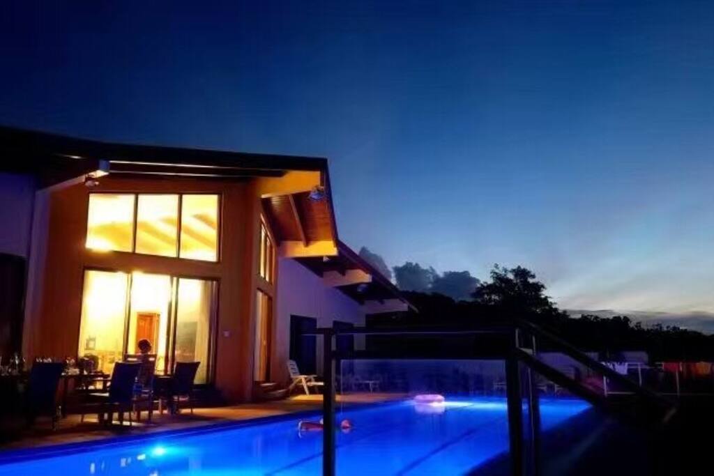 Villa's Sunset
别墅的傍晚