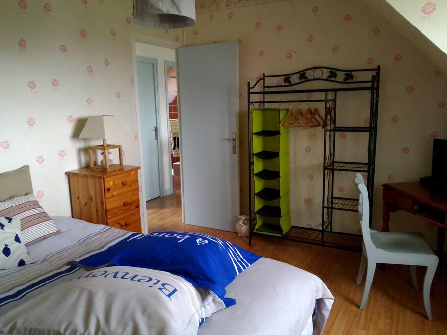 Chambre avec accès direct WC et salle de bains (indépendants)