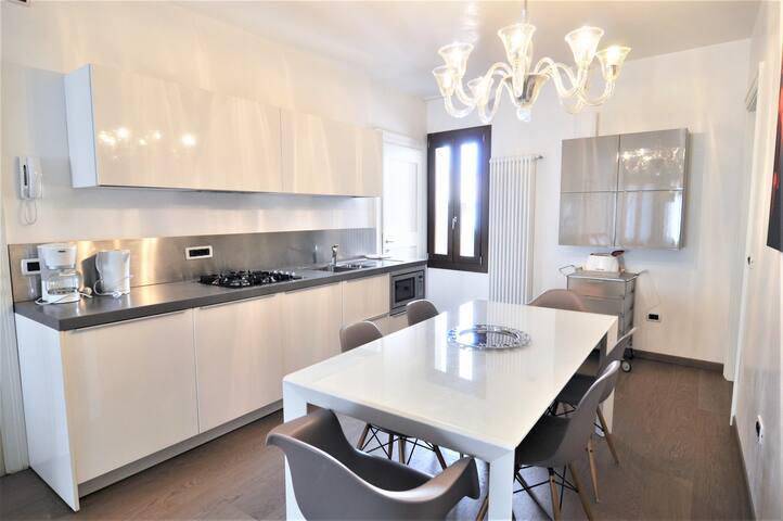 Stylish 100 meter from San Marco square, sleeps 6 gallery image 4