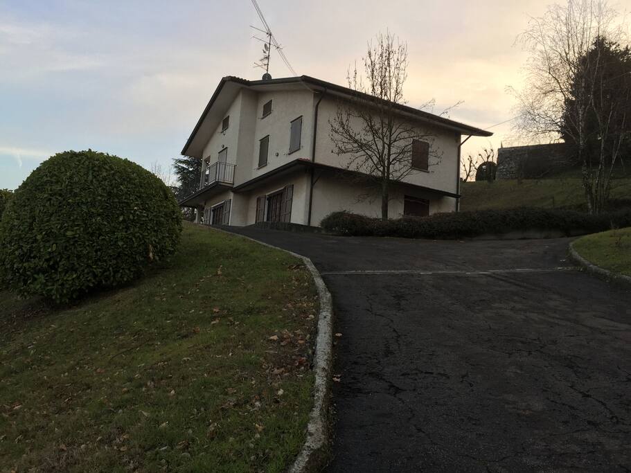 Wandern, nähe geschichtsträchtiger Orte, wie Canossa
