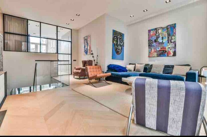 Designer 3-bedroom townhouse next to Vondelpark gallery image 4