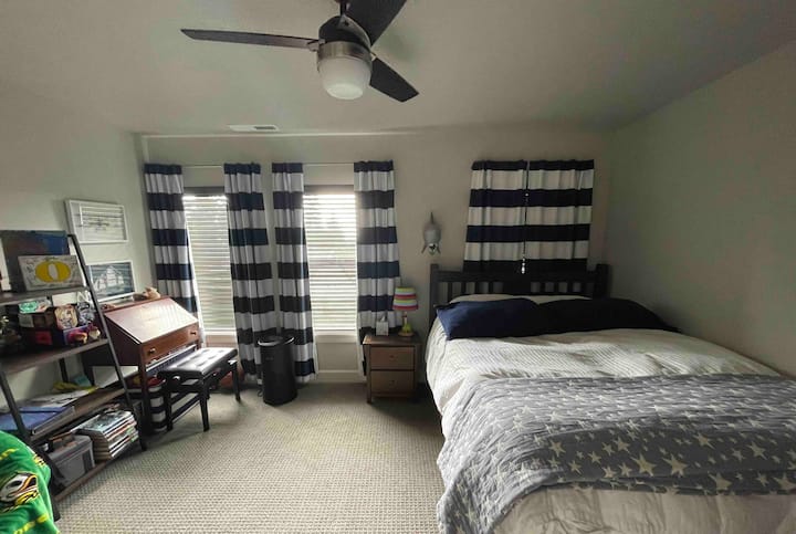 Спална соба на горниот кат (вкупно 3 спални соби на горниот кат)