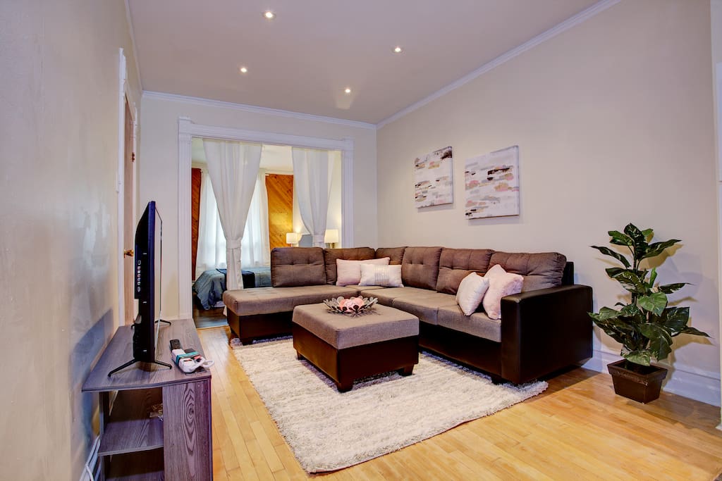 Bright Spacious Living room