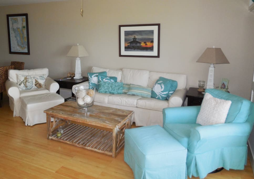 Living room - w Mitchell Gold Pottery Barn sleeper sofa.