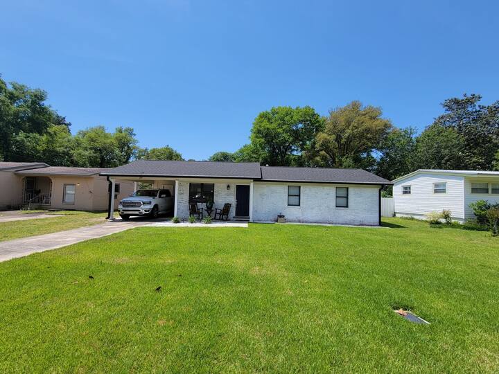 Centrally located rooms for military and tourist Houses for Rent in