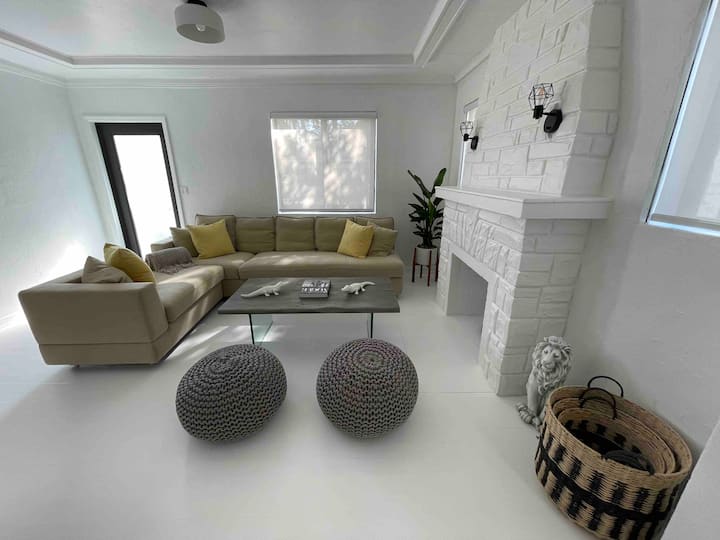 Beautiful Design District Tropical Bungalow 3/3 - Miami