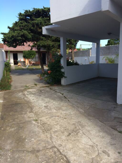 Vista de la entrada de la calle