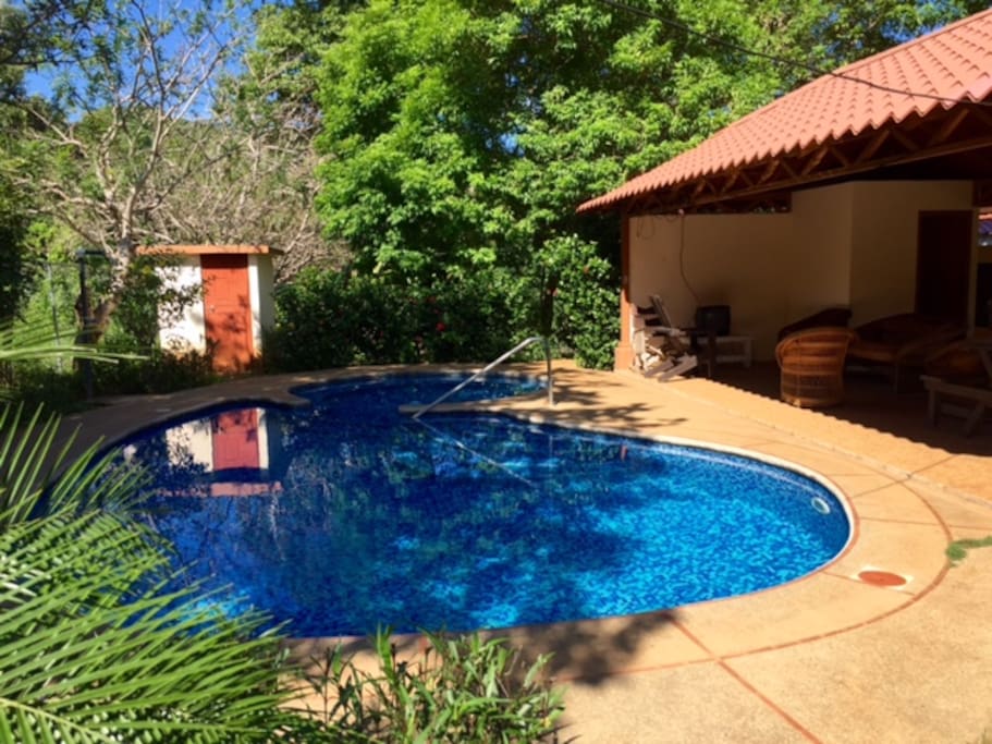 Piscina y rancho BBQ área común