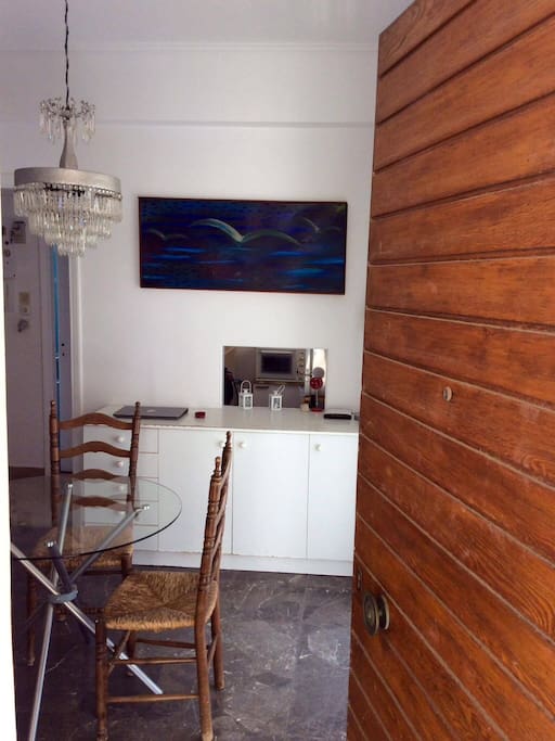 Entrance - Είσοδος διαμερίσματος.