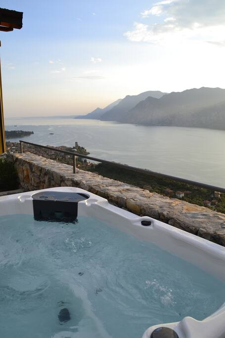 VISTA LAGO