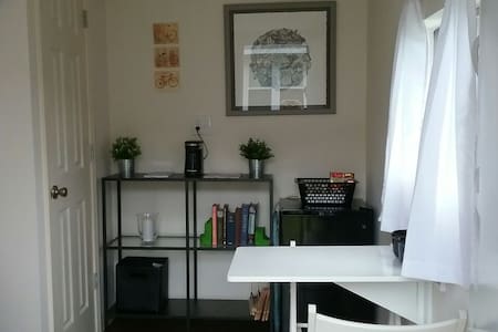 Backyard Tiny House only 12 minutes from downtown